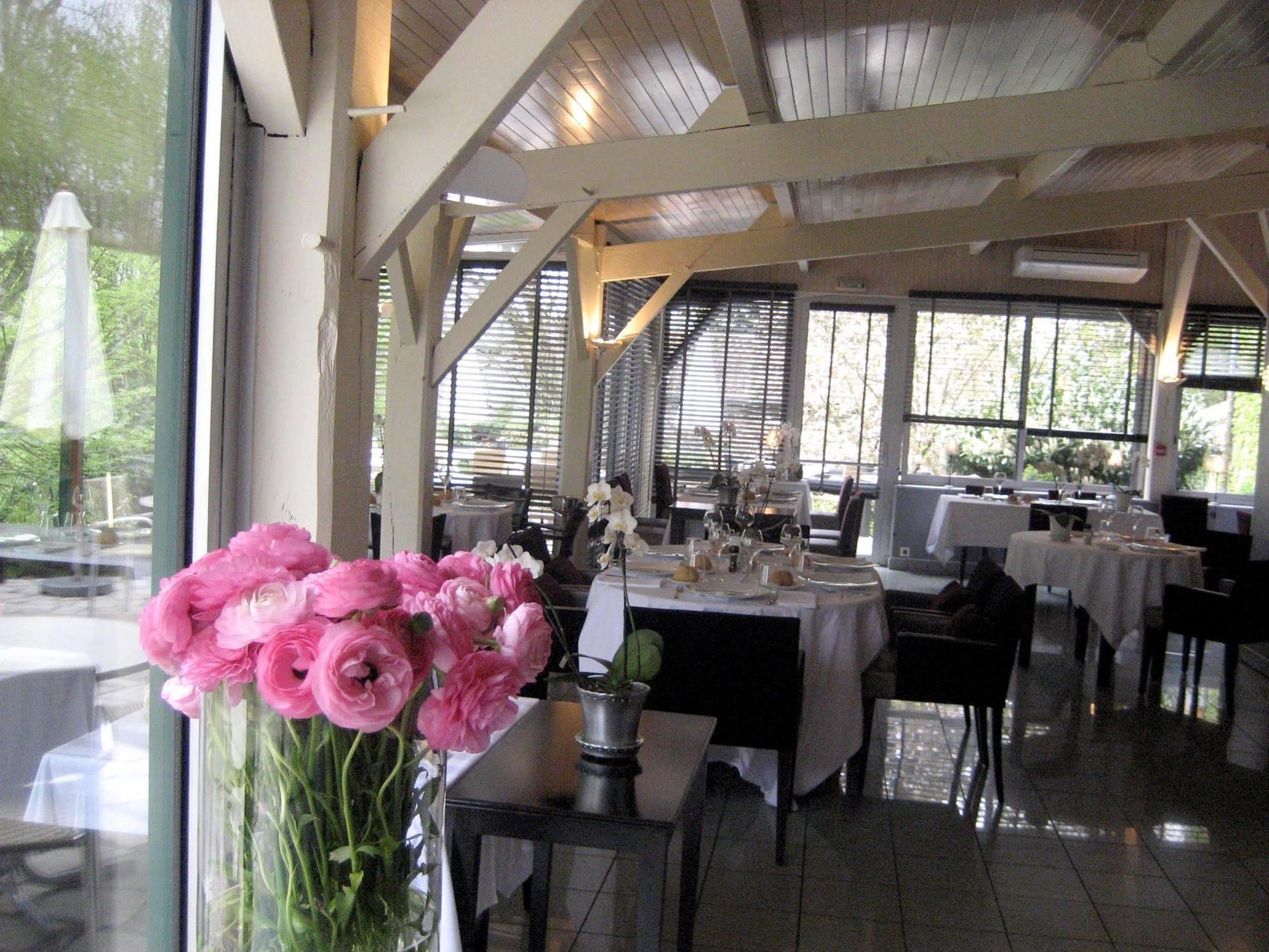 Logis Hotel - Restaurant Le Relais De Comodoliac Saint-Junien Exterior photo